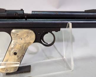 Crosman Pellgun Home Shooting Set Including Crosman "150" Pellgun, Supper Pells, Paper Targets, And More