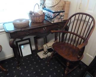 Singer sewing machine and vintage sewing baskets
