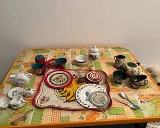 ChildaTMs Table And Tea