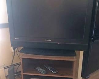 Sylvania Flat Screen TV GE DVD Player wRolling Media Stand 