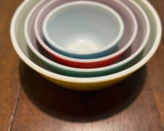 Pyrex nesting set 