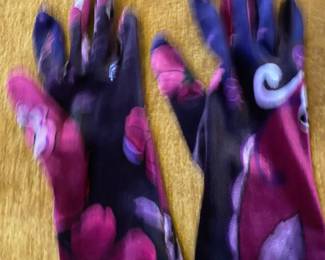 Several pair of vintage gloves.