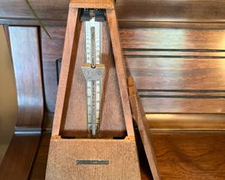 #32	Seth Thomas Metronome	 $35.00 			
