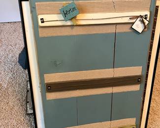 #47	Distressed Blue Painted Wall  Memo Holder - 16x26	 $25.00 			
