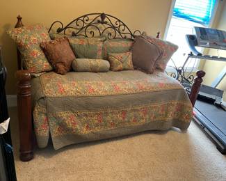 #74	Daybed w/Twin Mattress & boxsprings  (no Trundle) 	 $275.00 			
#75	Green/Tomato Red Bedding Comforter Set w/pillowshams	 $50.00 			
