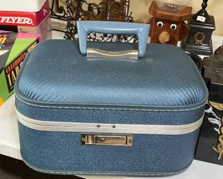 #100	Blue Vintage Cosmetic Suitcase - Trojan	 $20.00 			
