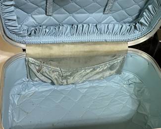 #100	Blue Vintage Cosmetic Suitcase - Trojan	 $20.00 			
