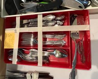 #113	Oneida Set of 34 pc. Silverplate	 $25.00 			
