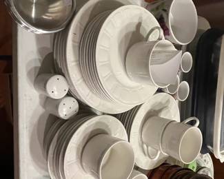#115	Haley by Kennex - 40 pc Set of Dishes - Solid White	 $70.00 			
