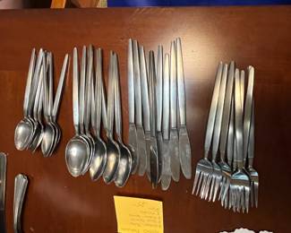 #117	Astro Flatware - 32 pcs. Flatware	 $25.00 			
