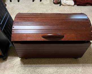 #124	Wood Camel Top Trunk - 32x20x20	 $75.00 			
