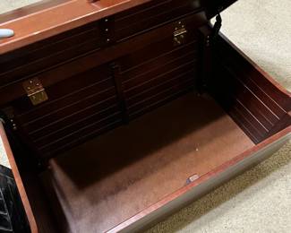 #124	Wood Camel Top Trunk - 32x20x20	 $75.00 			
