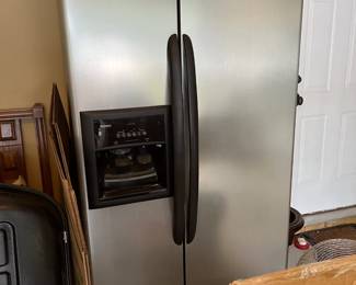 #143	Kenmore SXS Refrigerator Model  10656536400 25 CU w/ice maker on Door - 36x69T - (no fingerprints) - working	 $250.00 			
