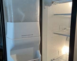 #143	Kenmore SXS Refrigerator Model  10656536400 25 CU w/ice maker on Door - 36x69T - (no fingerprints) - working	 $250.00 			
