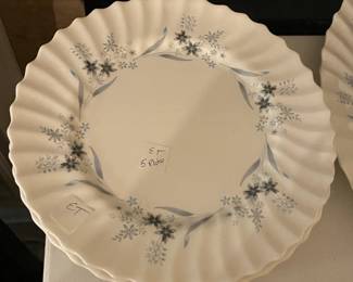 #165	ET	Royal Dalton Millefleur 5 dinner plates	 $45.00 			

