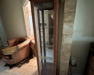 display cabinet opens on side 