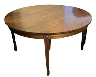 HEPPLEWHITE DINING TABLE WITH 4 LEAVES