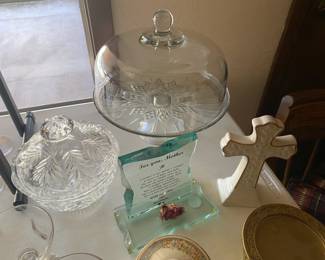 Pedestal Cake Plate with Cover