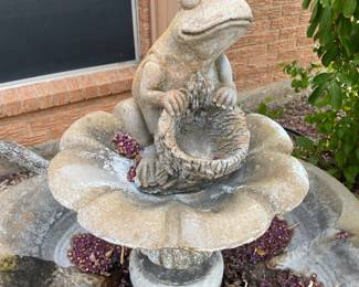 Bird Bath with Frog Topper