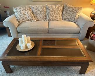 Beautiful Coffee Table = Couch NFS