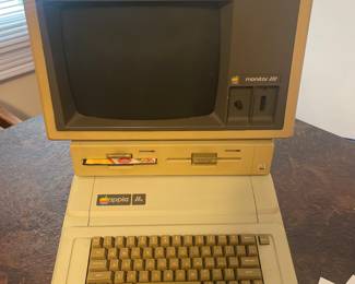 Vintage Apple IIe Computer