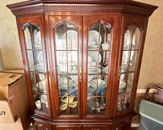 China hutch Thomasville dining room set