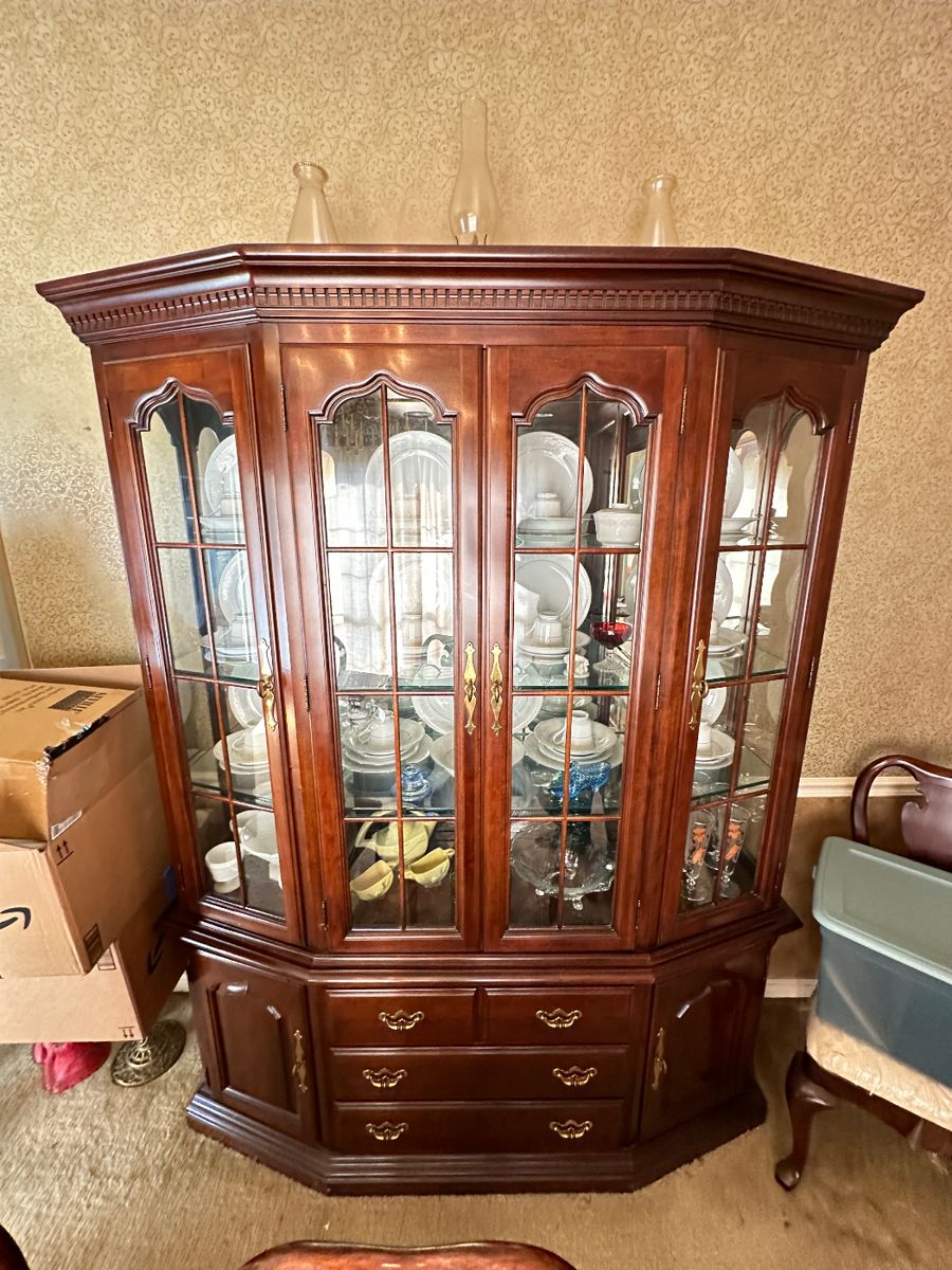 China hutch Thomasville dining room set