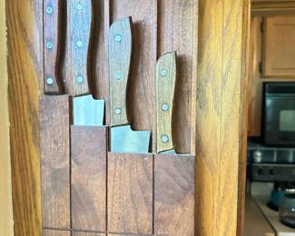 Wall hanging knife set