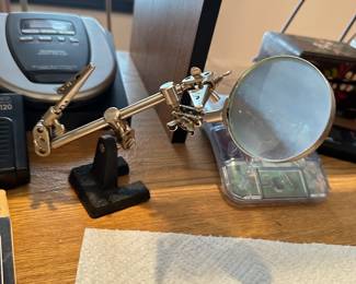 magnifying glass, clamps