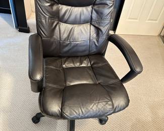 black rolling office chair