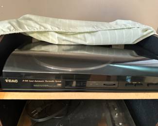 Teac P-595 semi-automatic tuntable system