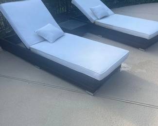 Set of 2 Outdoor Chaise Loungers with Glass Top Side Table