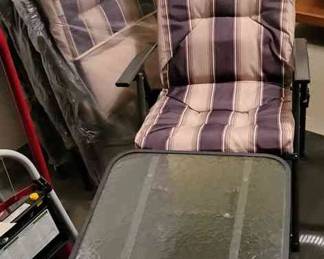 Lounge Chairs with Small Table