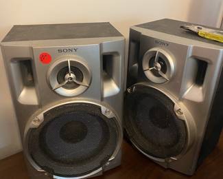 RE12 - $20. Pair of Sony speakers. 