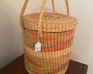 RD40 - $15 Basket with Lid. 