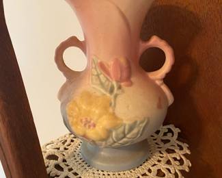 RD42 - $5 Hull Pottery Vase