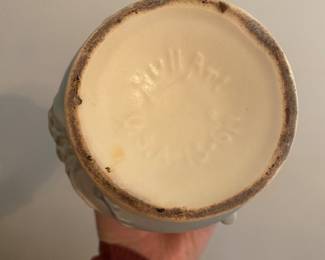 RD42 - $5 Hull Pottery Vase