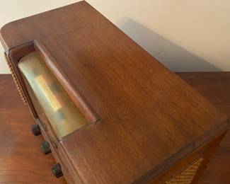 RD47 - $150. Crosley Victory Model Radio - Powers on will tuner knob will not move. Case is in very good shape. 