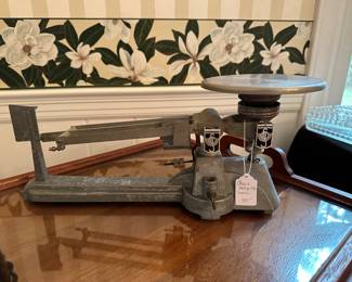 RD59 - $30 Ohaus 5lb scale. 