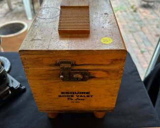 RD93 - $25 Shoe Shine box with brushes