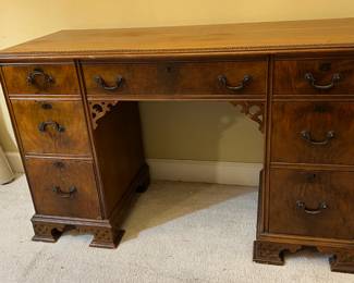Desk Chippendale - $400