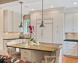 Barstools that swivel !!