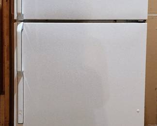 GE 18.2 cu. ft. No-Frost Refrigerator-Freezer 64" high x 31.5" deep including handles