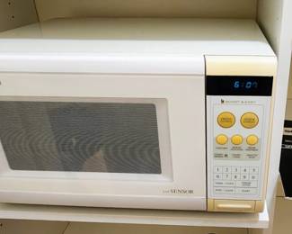 Sharp Carousel Microwave Oven with ESP Sensor