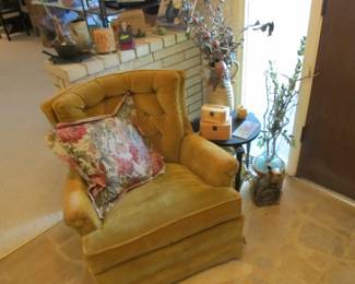 Cute vintage living room chair ( It's part of a perfect pair)