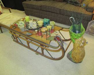 Swan-styled sleigh coffee table made of wood/metal