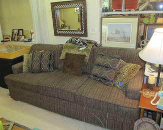 Nice Lazyboy sofa in good condition, very comfy
