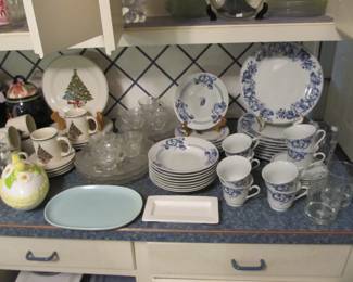 40pc Gibson floral blue/white