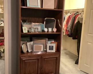 Armoire and selection of frames