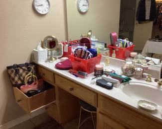 More purses and toiletry items